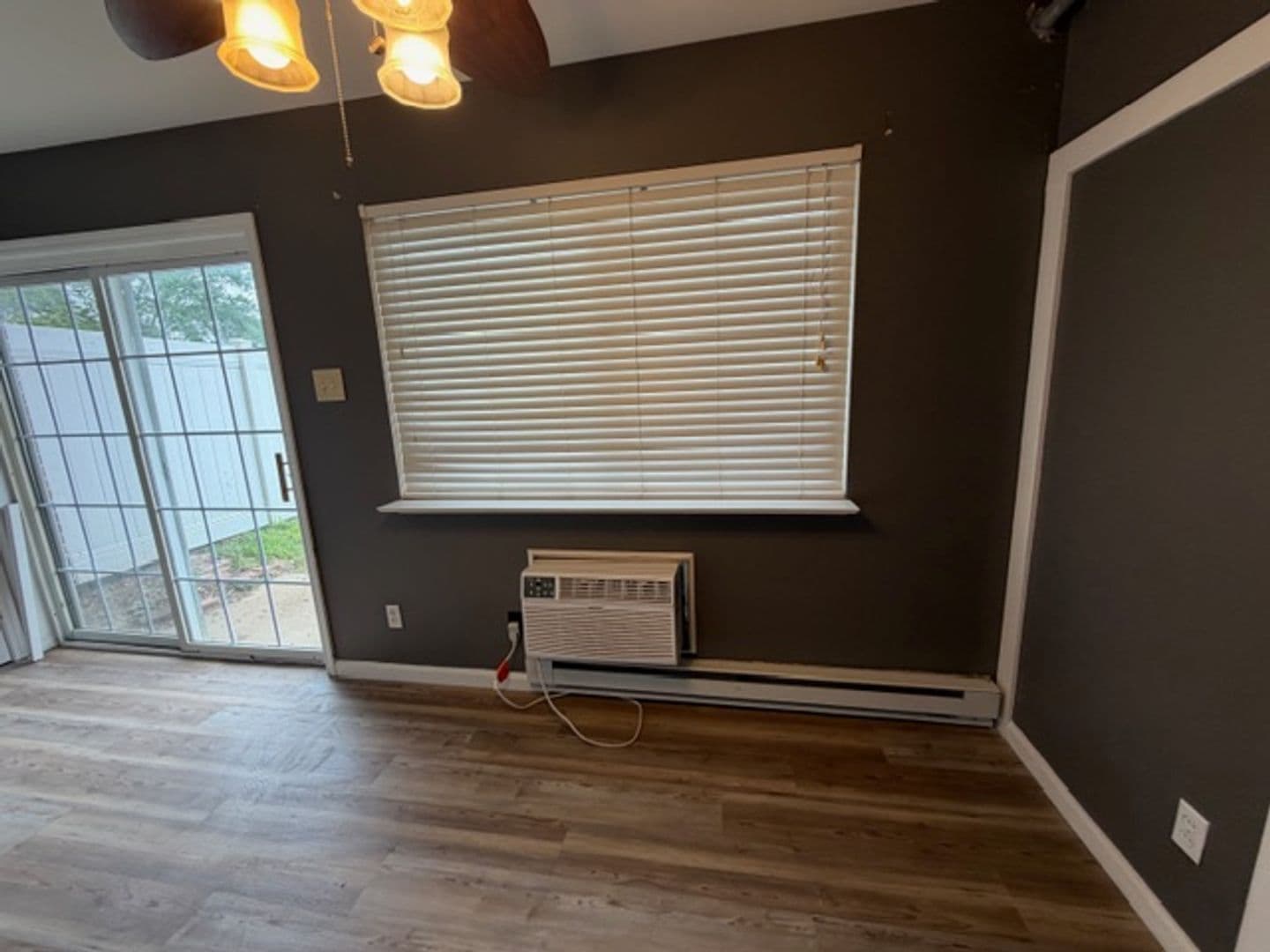 Hazelwood House: 7489 Hazelcrest Dr