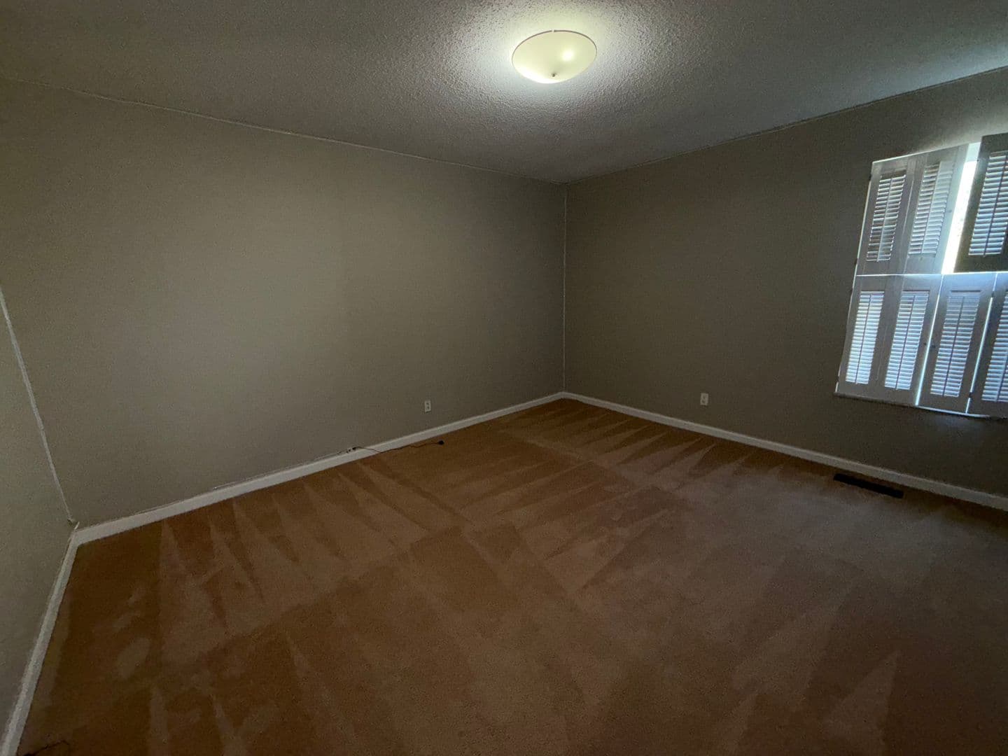 Manchester House: 1 Nicolet Dr