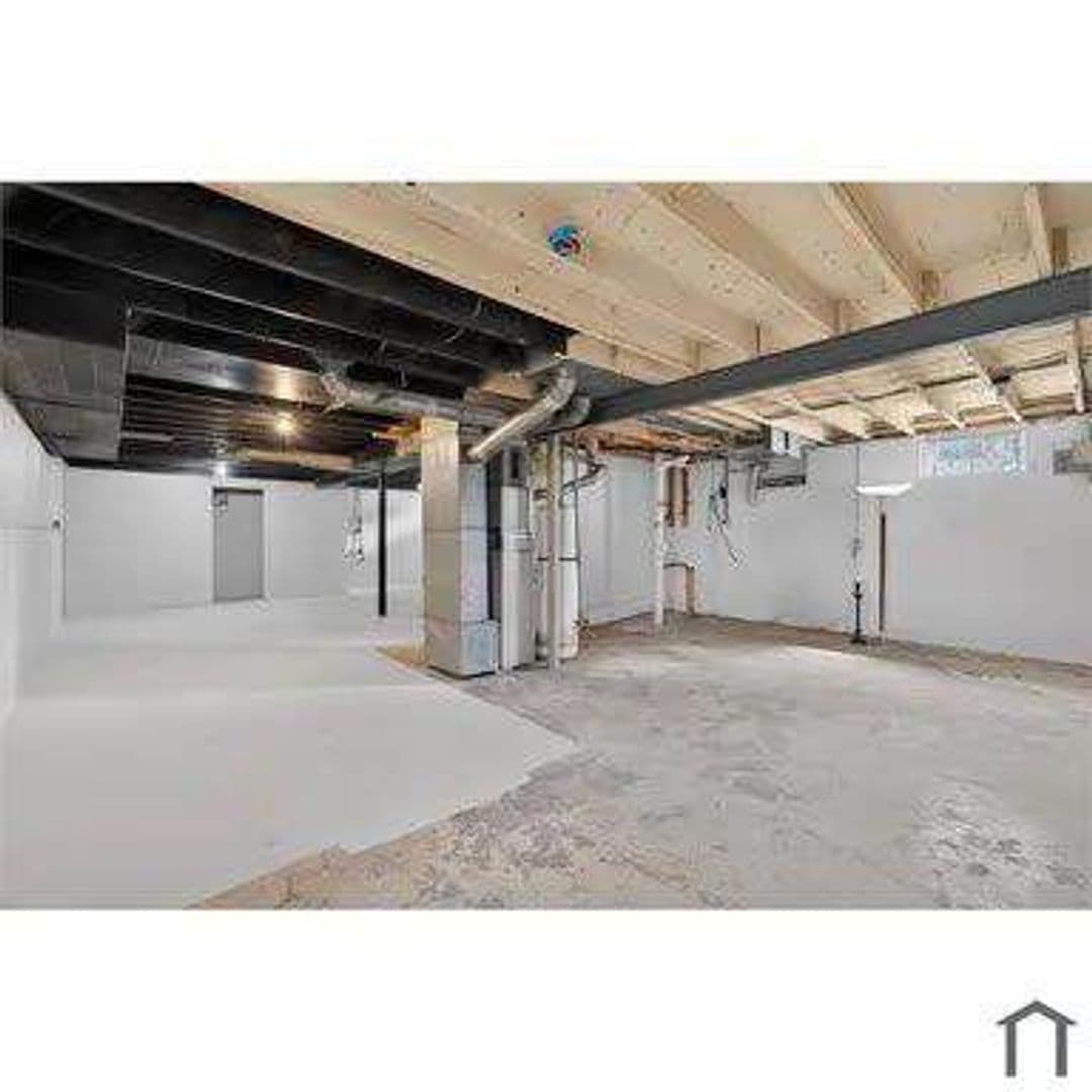 St. Louis, House: 10201 Gourock Dr,