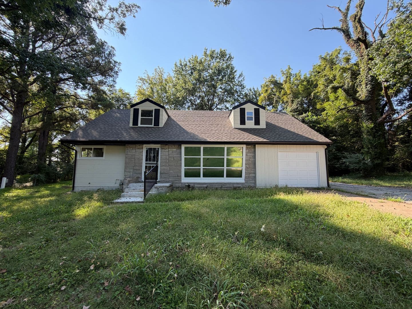 Saint Louis House: 13091 E Lakeridge Dr.