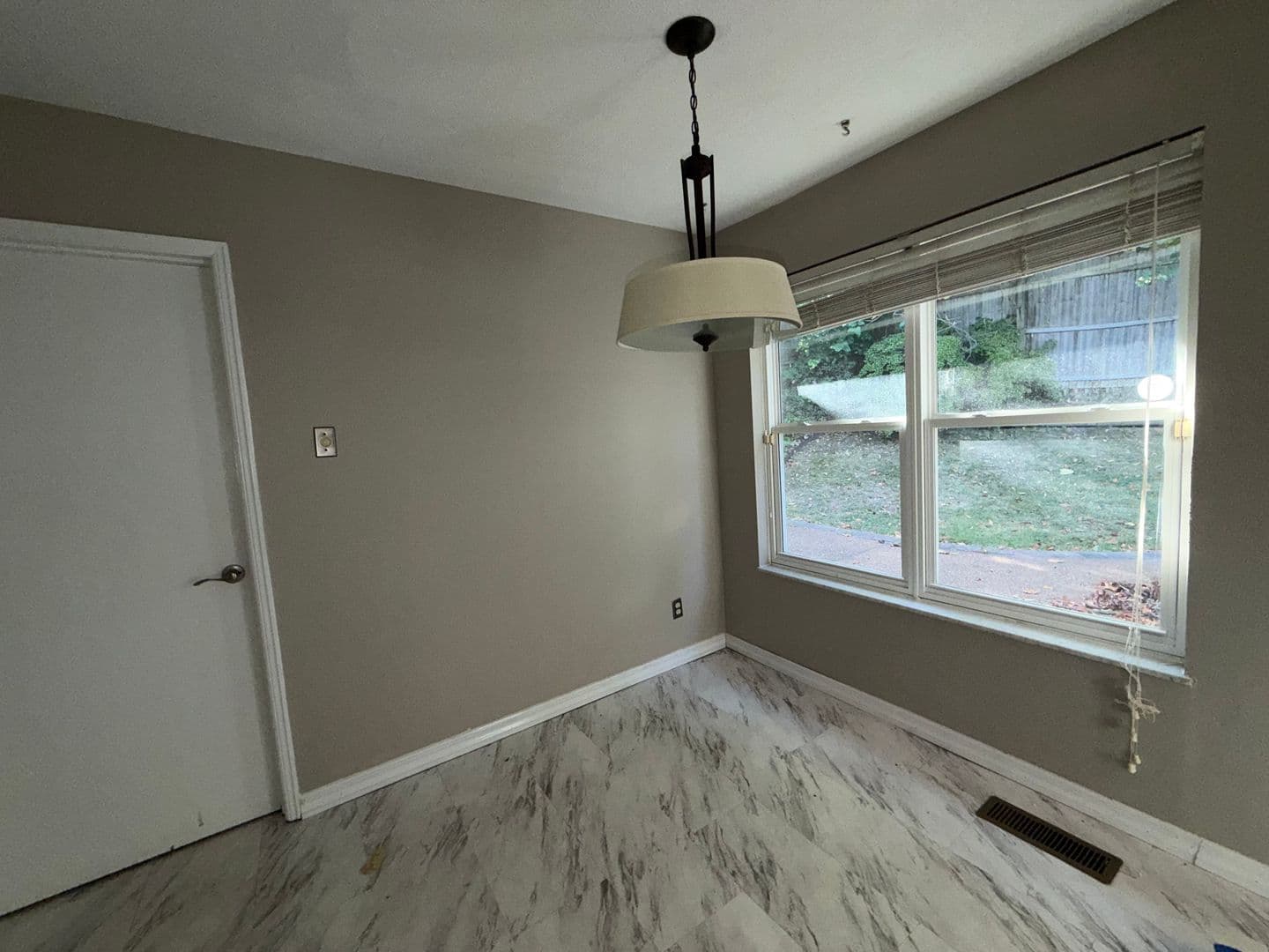 Manchester House: 1 Nicolet Dr