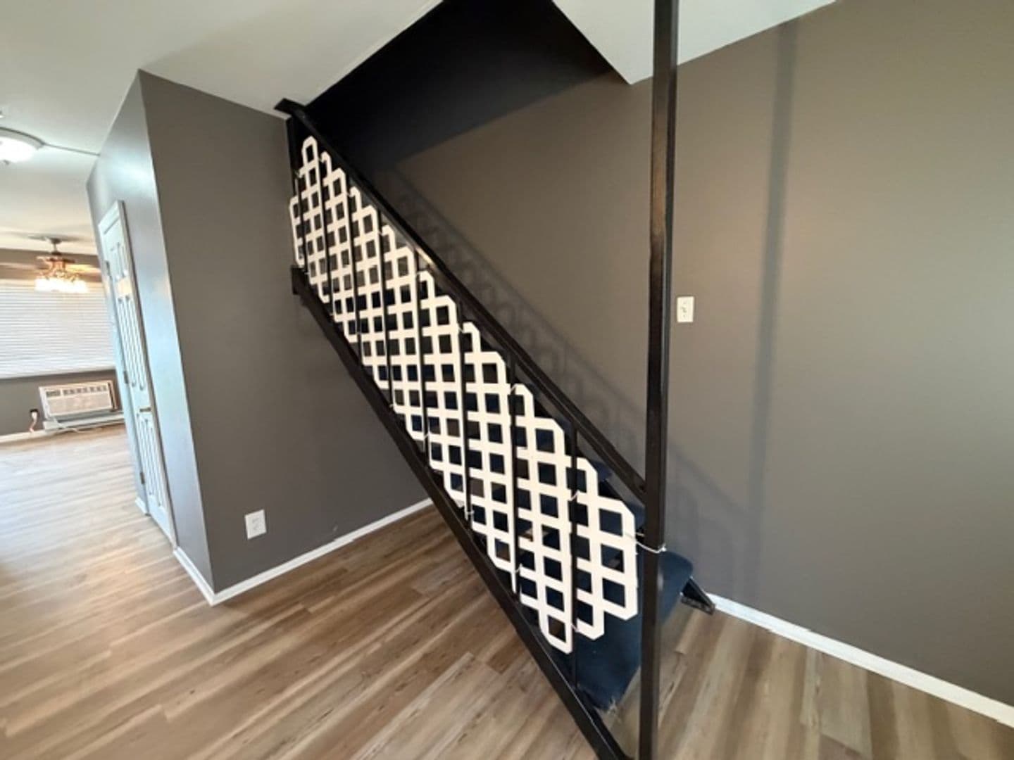 Hazelwood House: 7489 Hazelcrest Dr