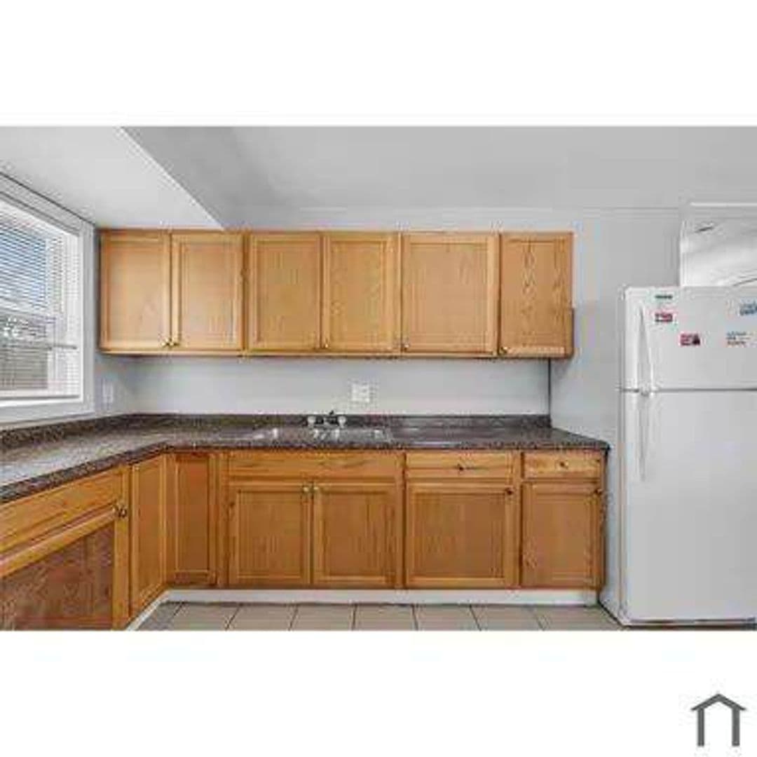 St. Louis, House: 10201 Gourock Dr,