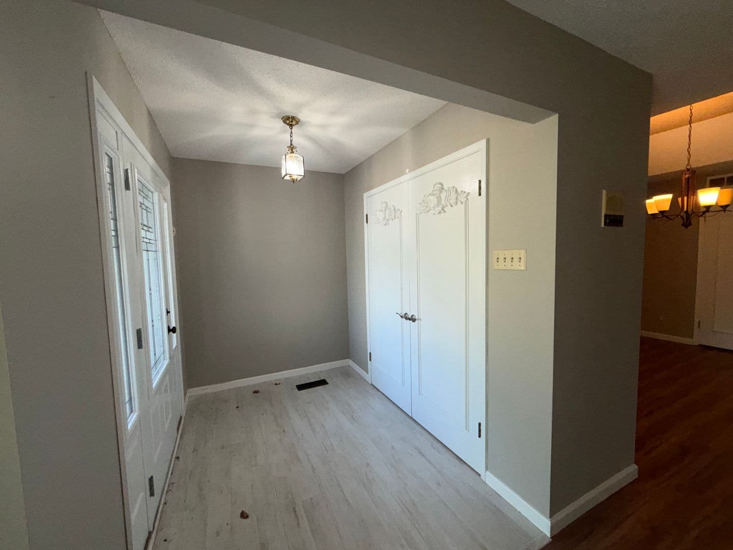 Manchester House: 1 Nicolet Dr