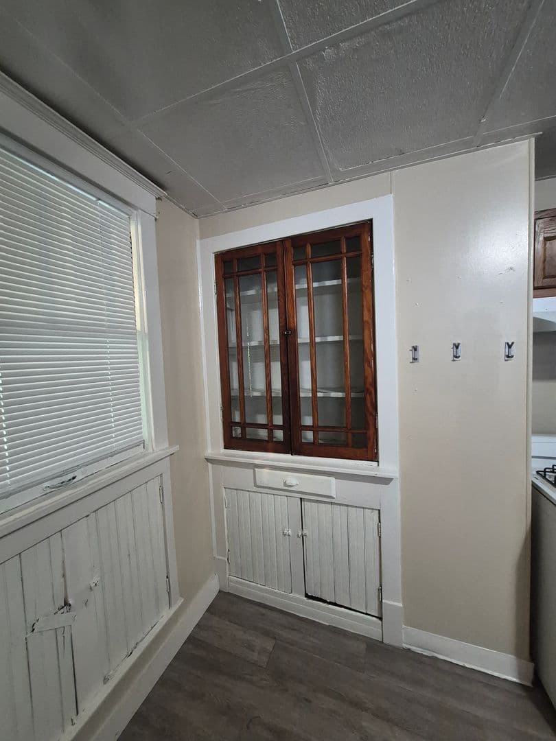 Saint Louis House: 2140 Rose Bud Ave