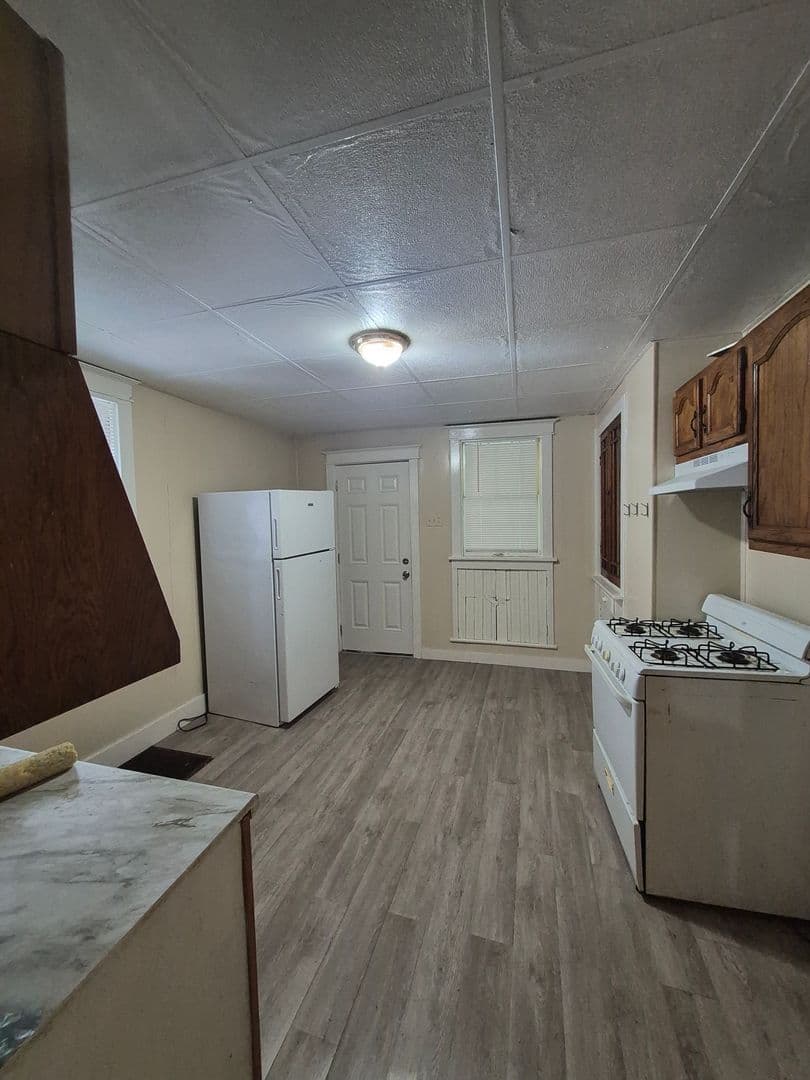 Saint Louis House: 2140 Rose Bud Ave