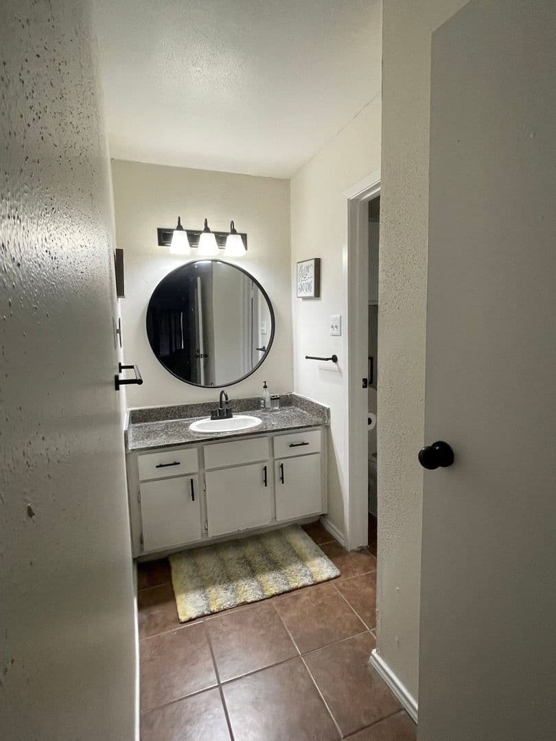 Lake Jackson Apartment: 420 Garland Dr