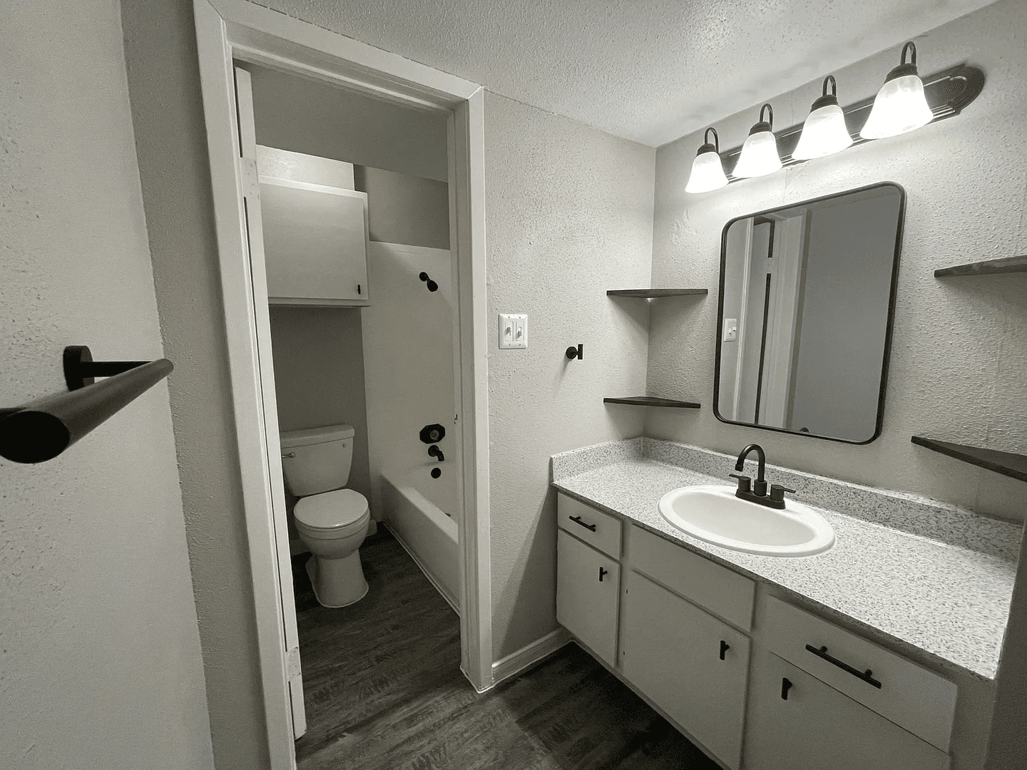 Lake Jackson Apartment: 420 Garland Dr
