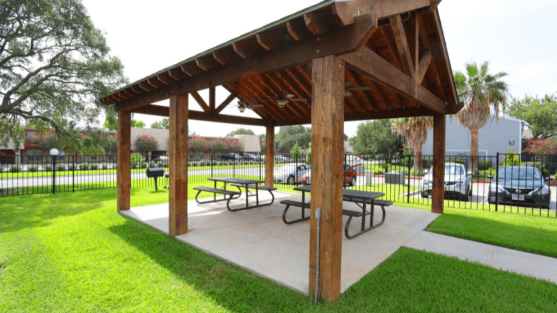 Lake Jackson Apartment: 420 Garland Dr