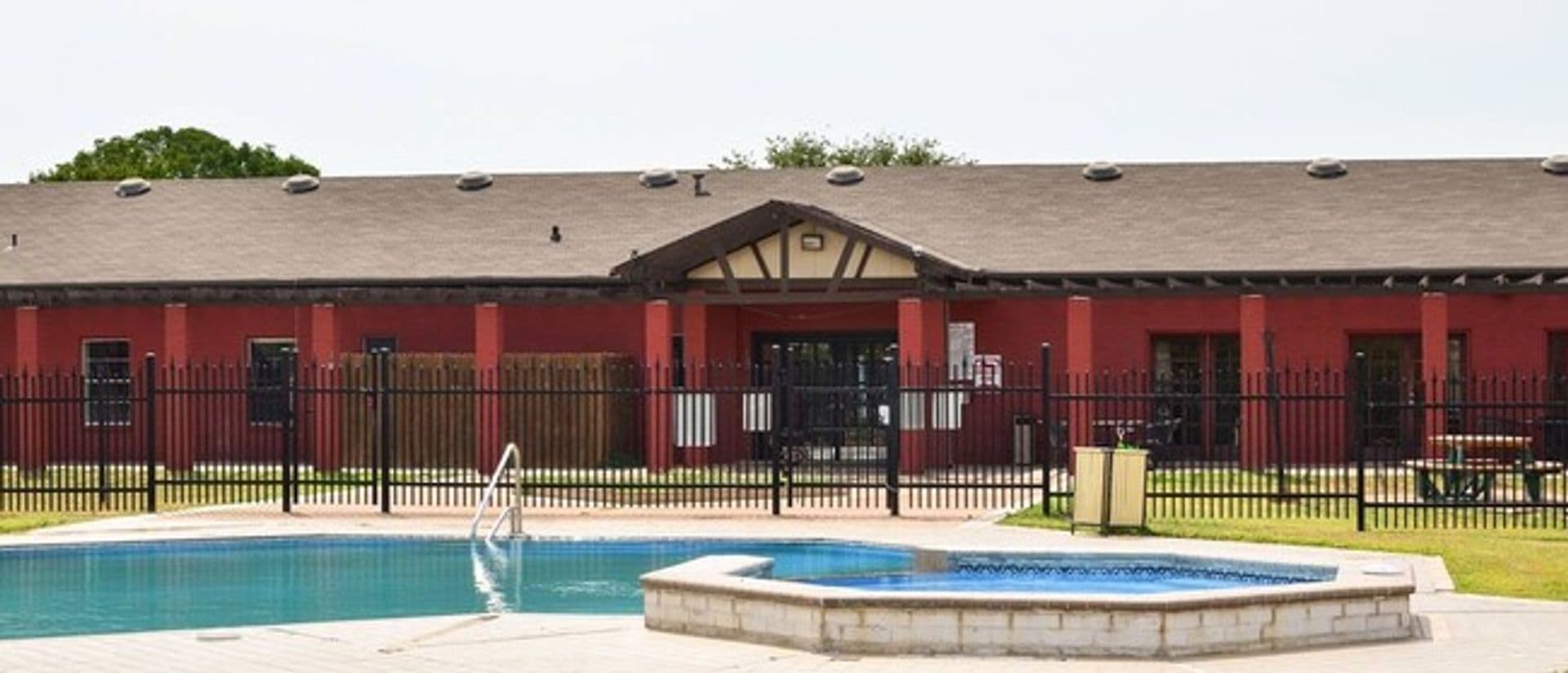 Waco Apartment: 1800 Primrose Dr