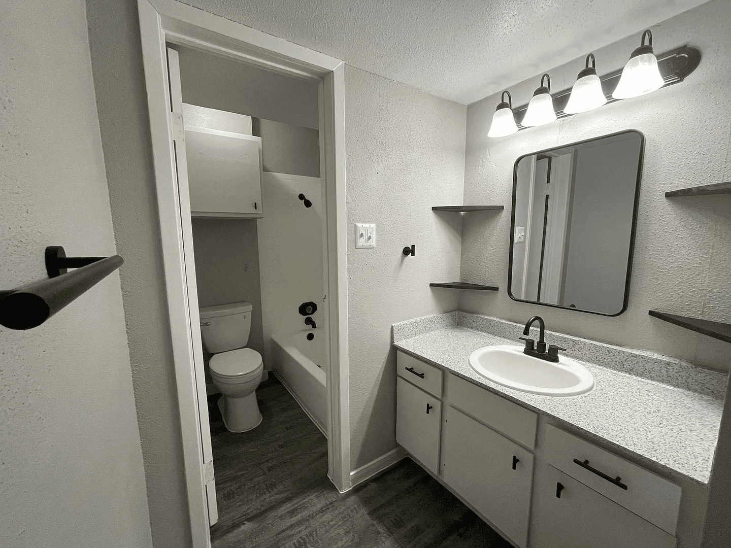 Lake Jackson Apartment: 420 Garland Dr