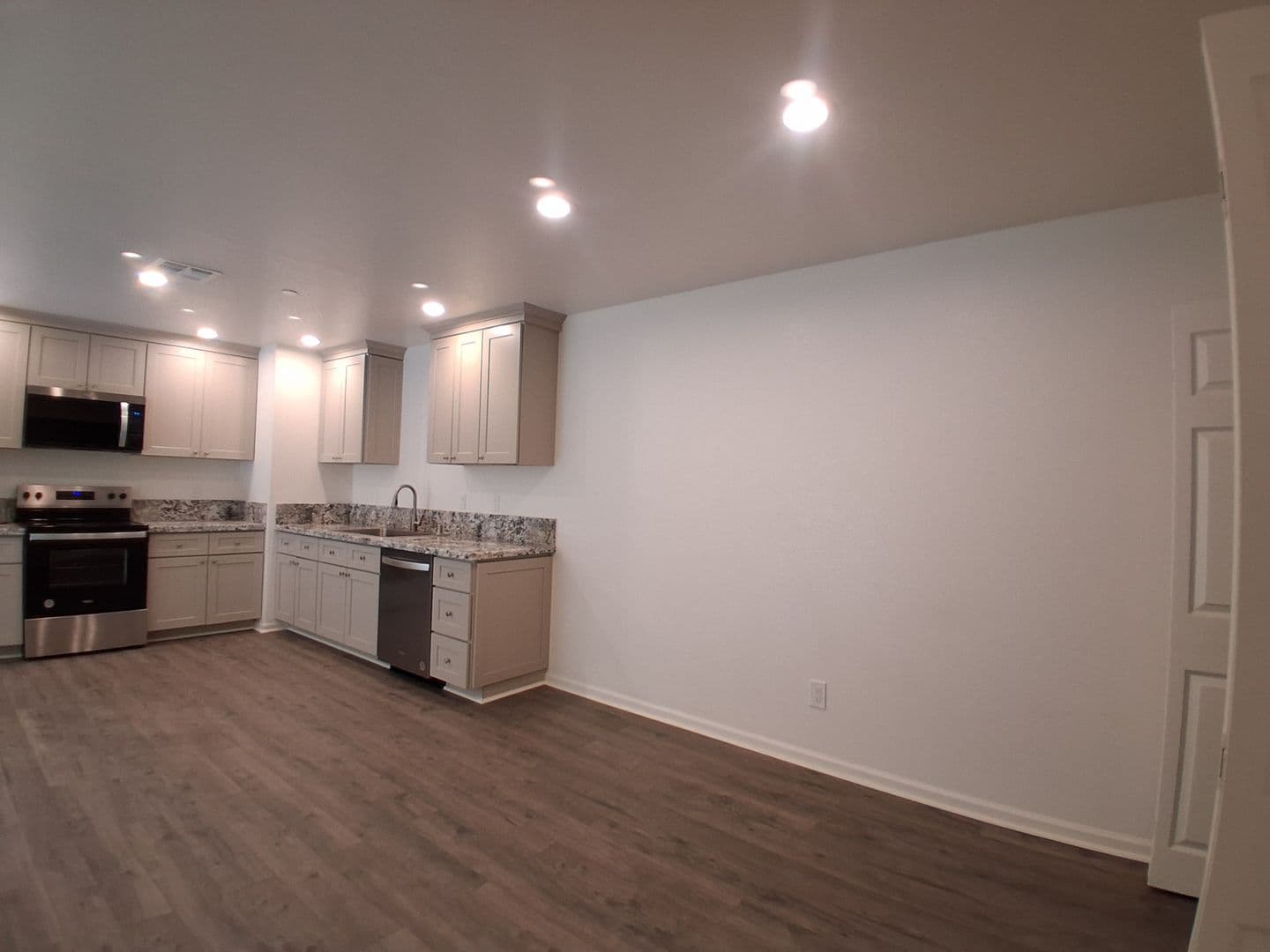 Modesto Apartment: 3016 Lake Park Court