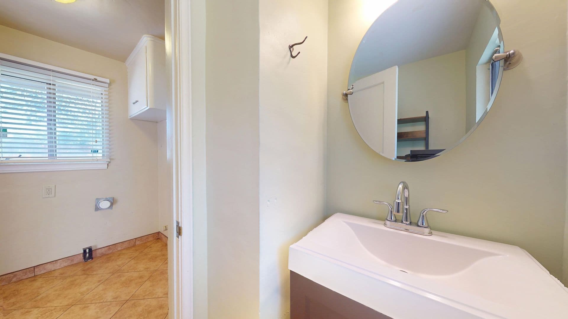 Fresno House: 1495 Adoline Ave