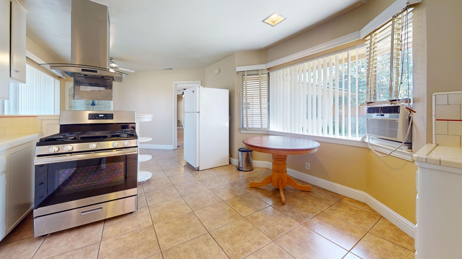 Fresno House: 1495 Adoline Ave
