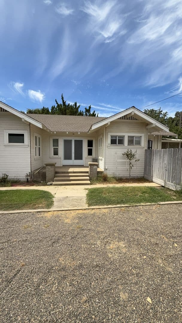 Modesto House: 2619 Maze Blvd