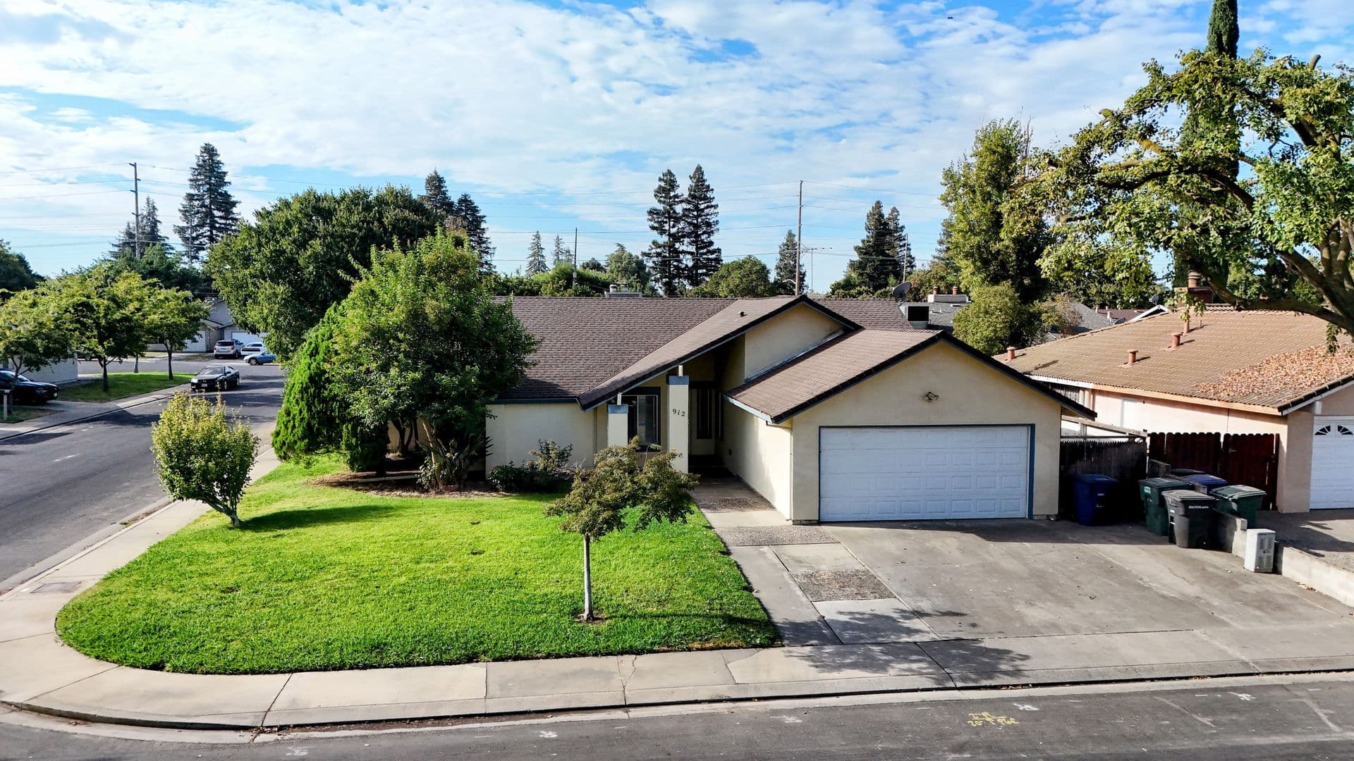 Modesto House: 912 Pennington Place