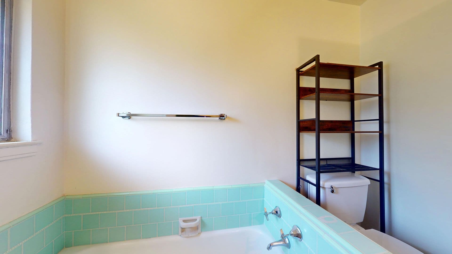 Fresno House: 1495 Adoline Ave