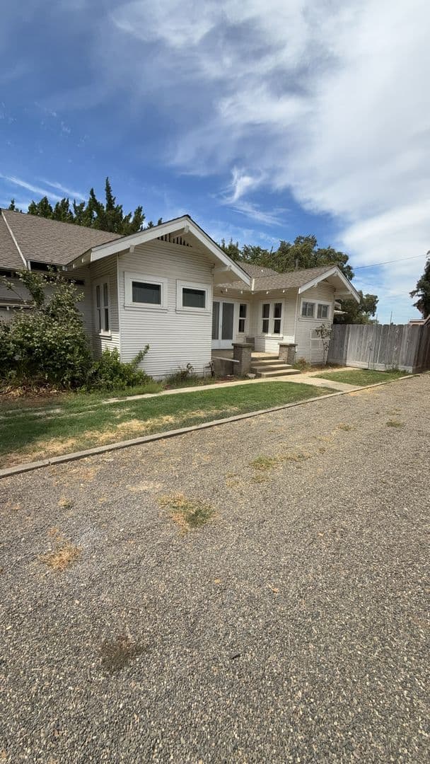 Modesto House: 2619 Maze Blvd