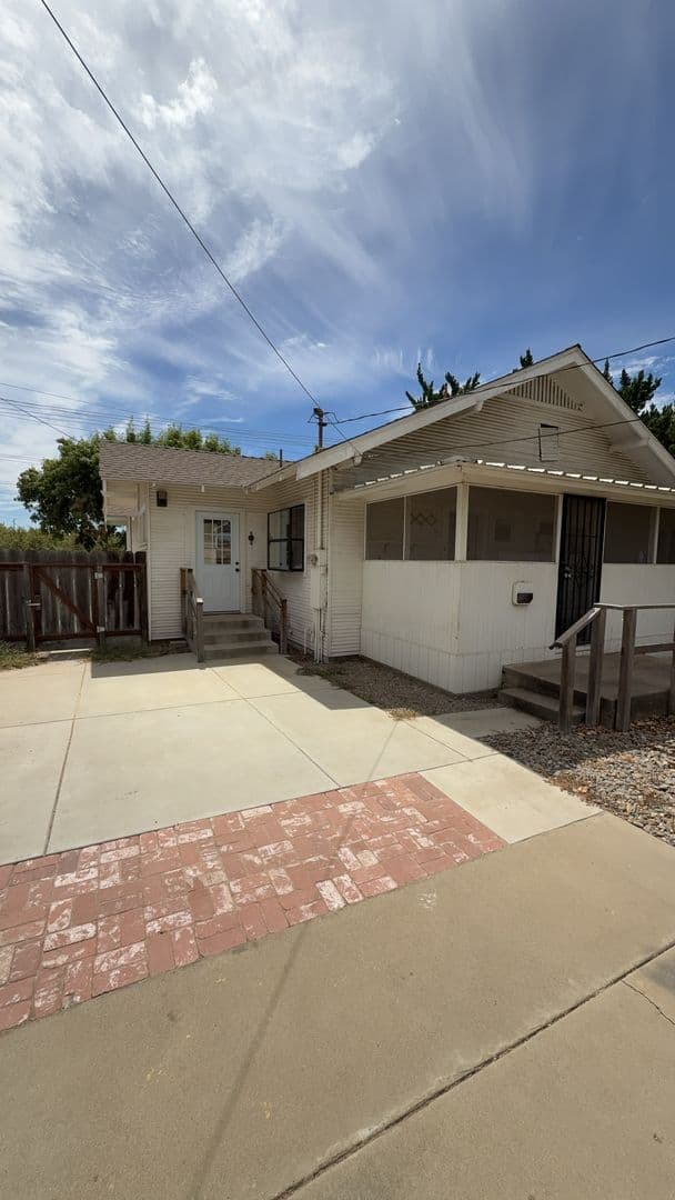 Modesto House: 2619 Maze Blvd