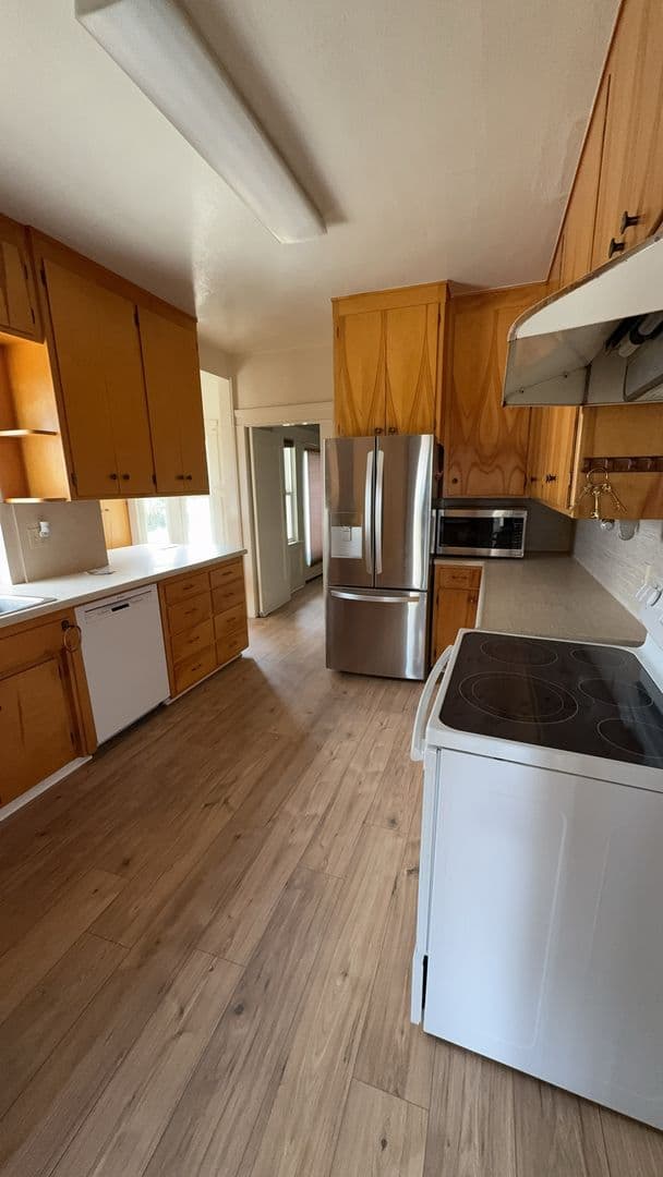 Modesto House: 2619 Maze Blvd