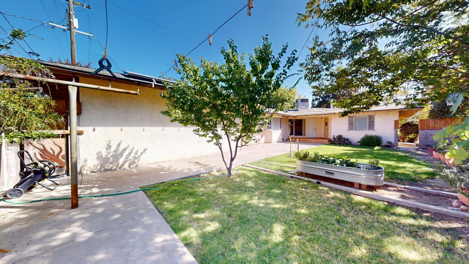 Fresno House: 1495 Adoline Ave