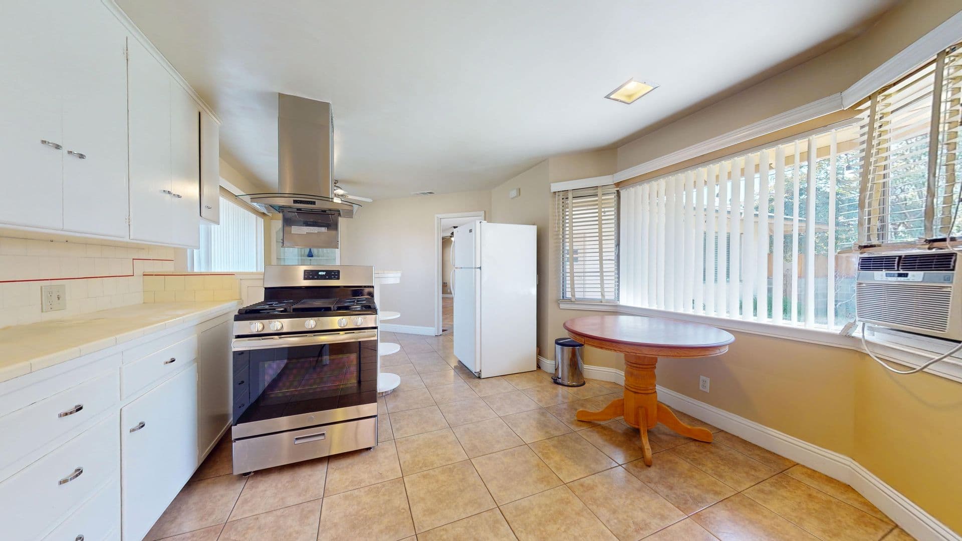 Fresno House: 1495 Adoline Ave