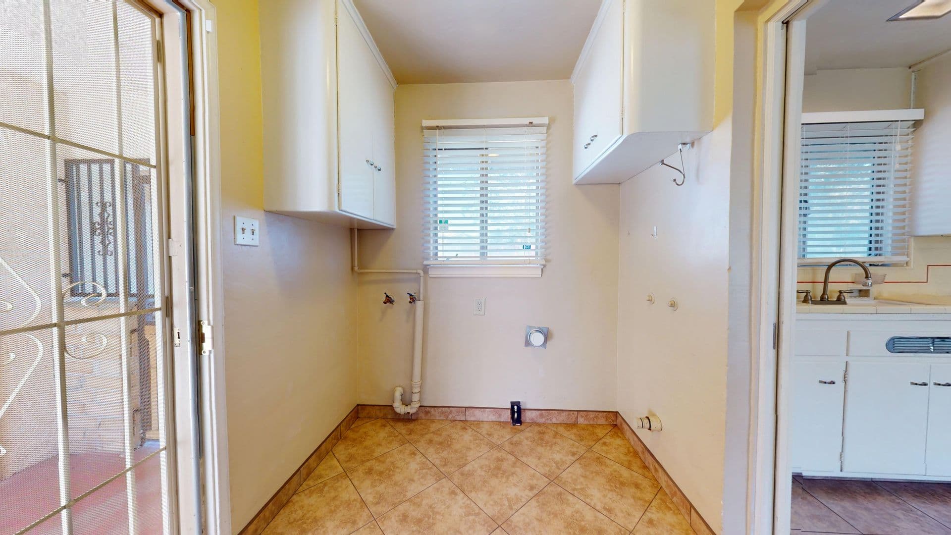 Fresno House: 1495 Adoline Ave