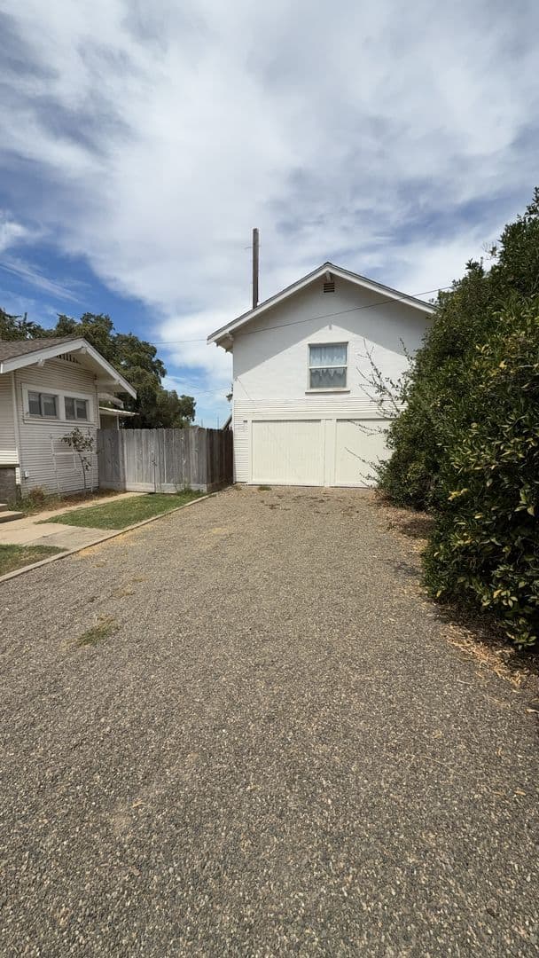 Modesto House: 2619 Maze Blvd