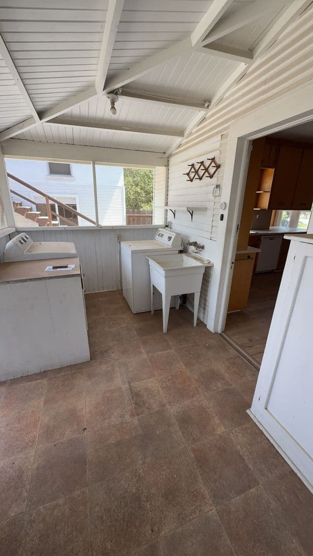 Modesto House: 2619 Maze Blvd