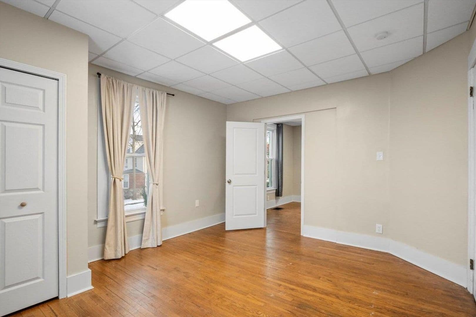 Ypsilanti Apartment: 701 Washtenaw Rd