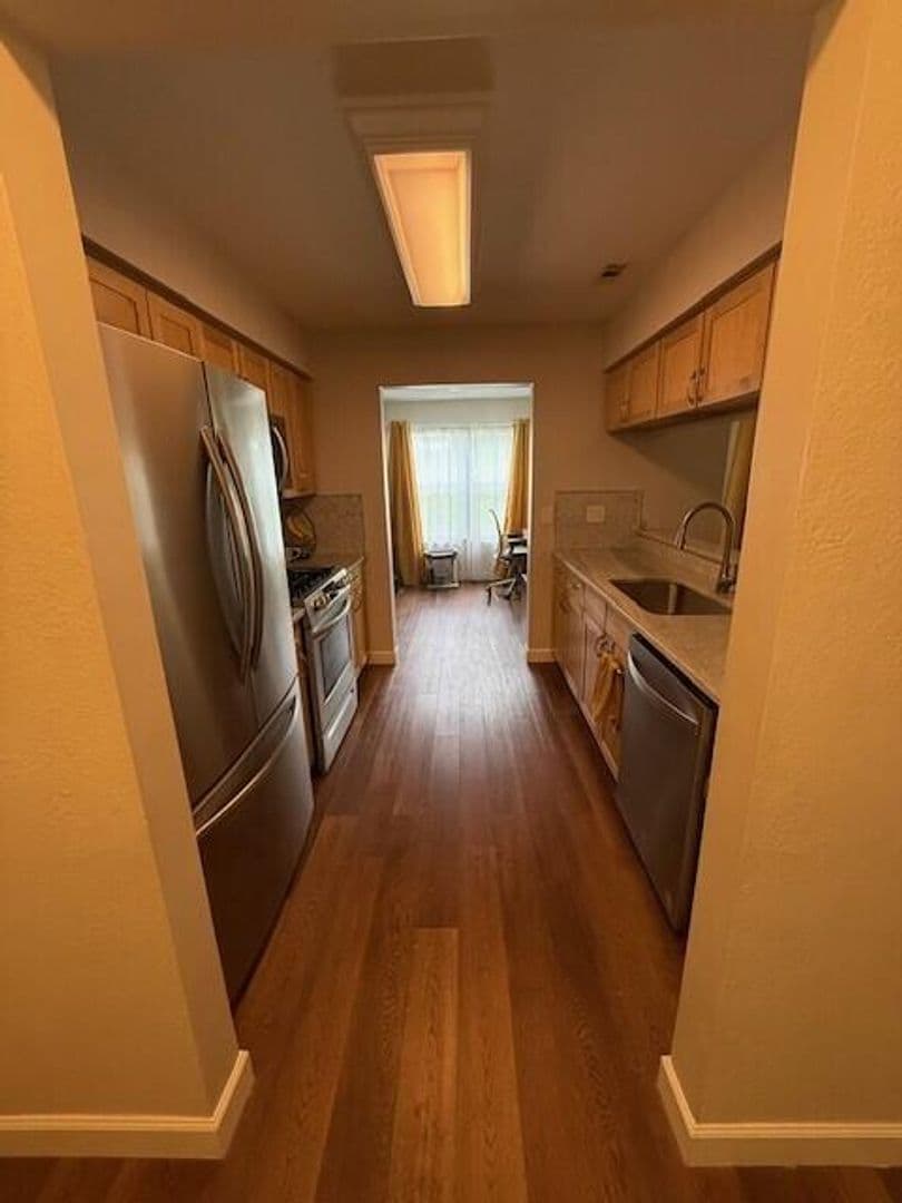 Ann Arbor Condo: 111 Fieldcrest #104