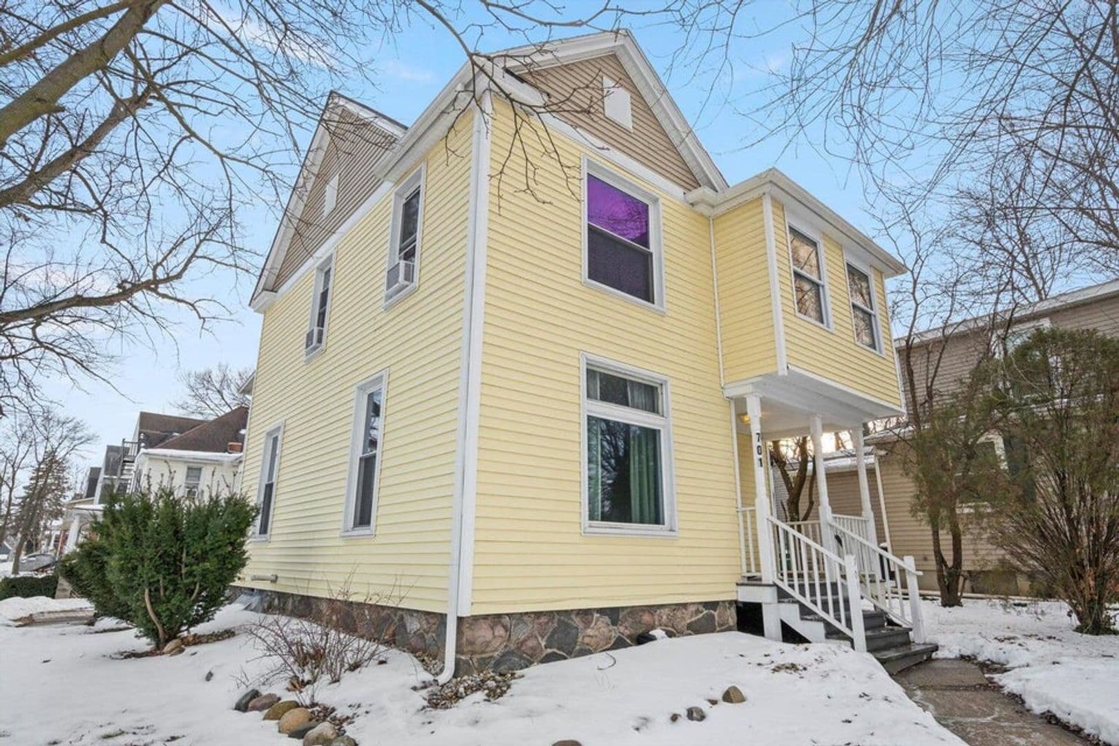 Ypsilanti Apartment: 701 Washtenaw Rd