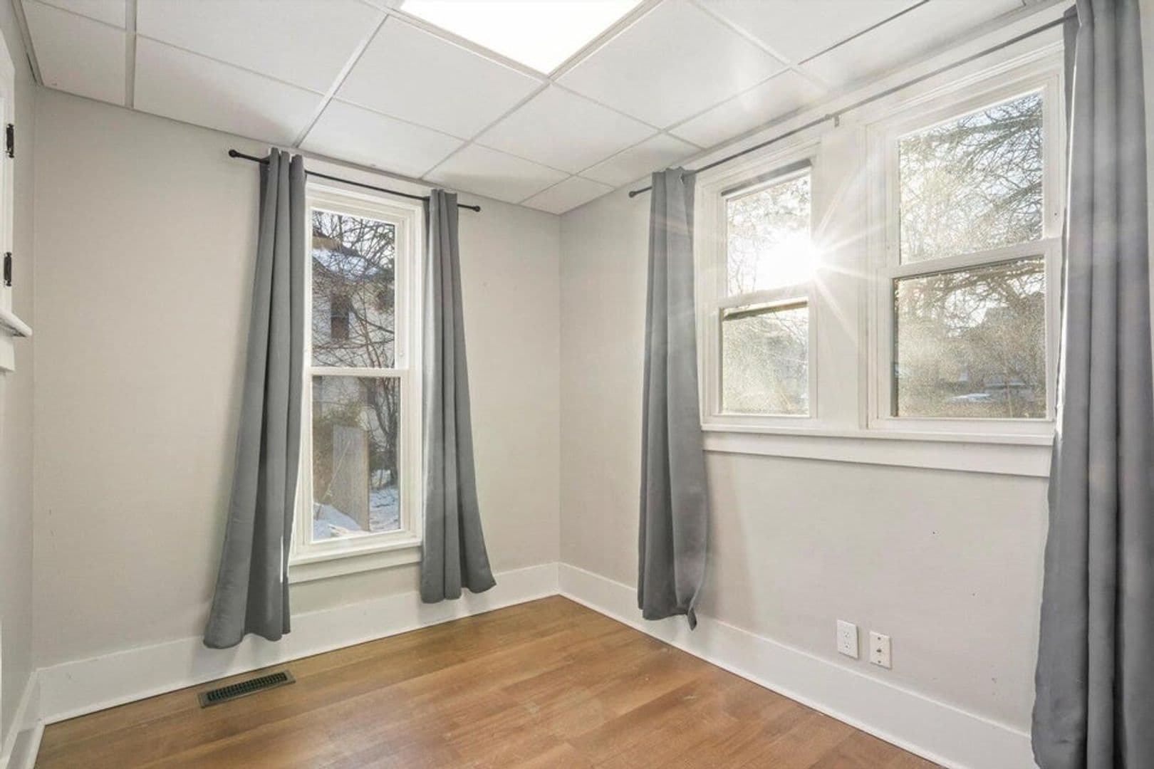 Ypsilanti Apartment: 701 Washtenaw Rd