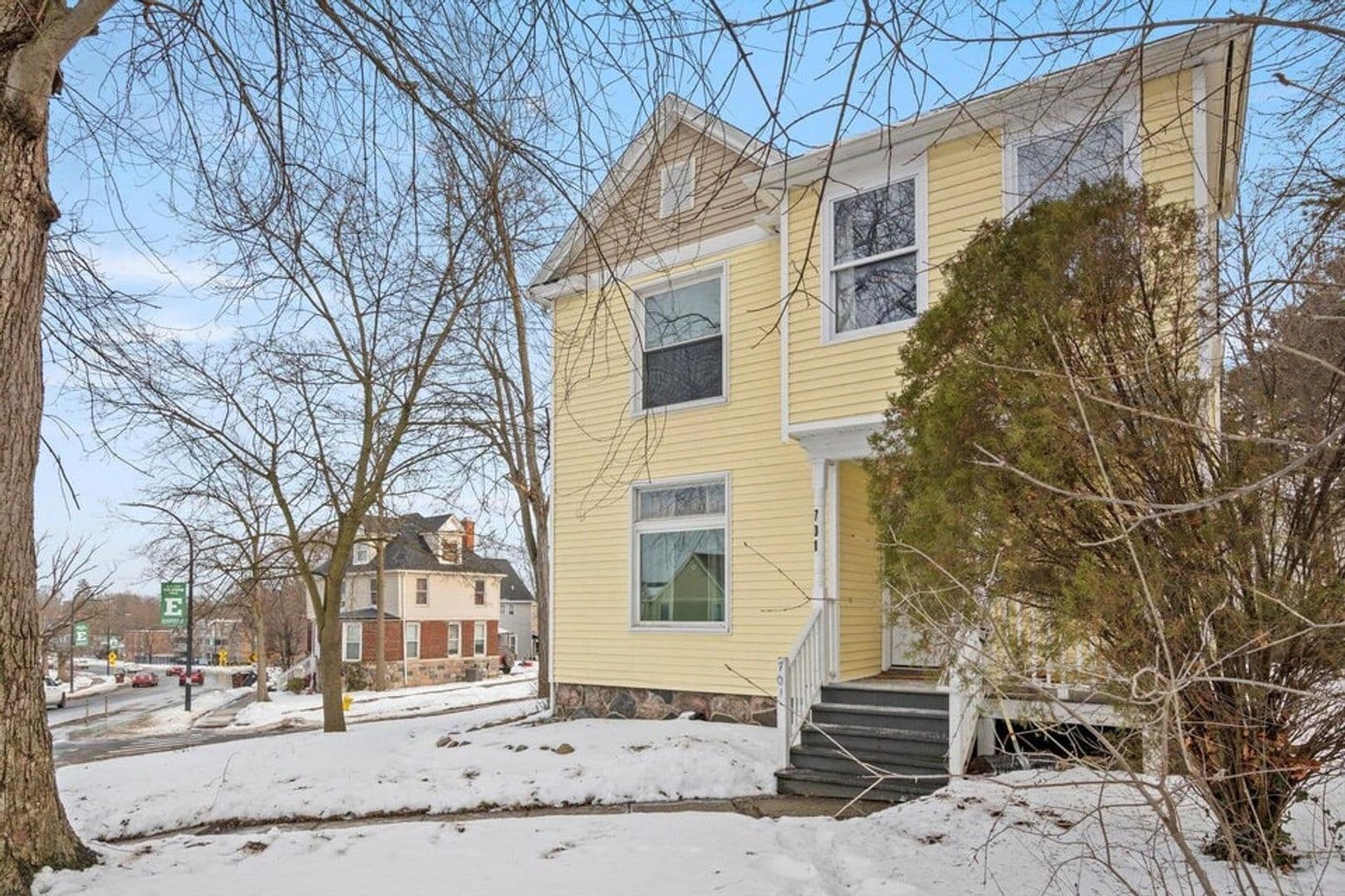 Ypsilanti Apartment: 701 Washtenaw Rd