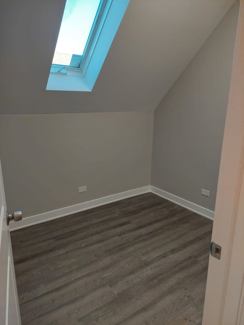 Chicago Apartment: 4117 S Albany Ave