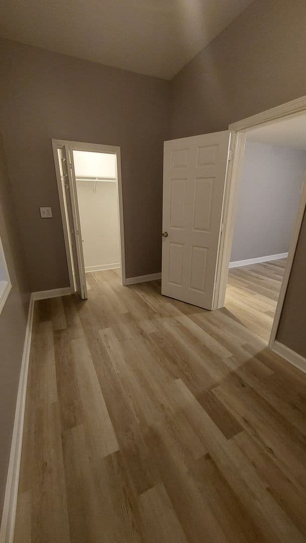 Chicago Apartment: 4817 s Laflin St