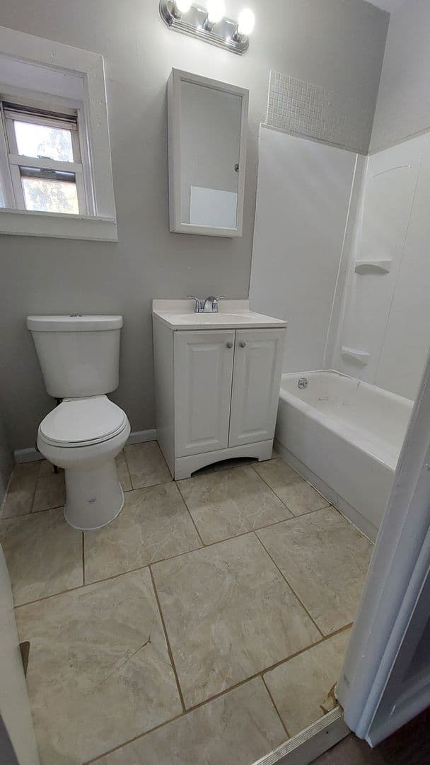 Chicago Apartment: 4401 S. Wood St