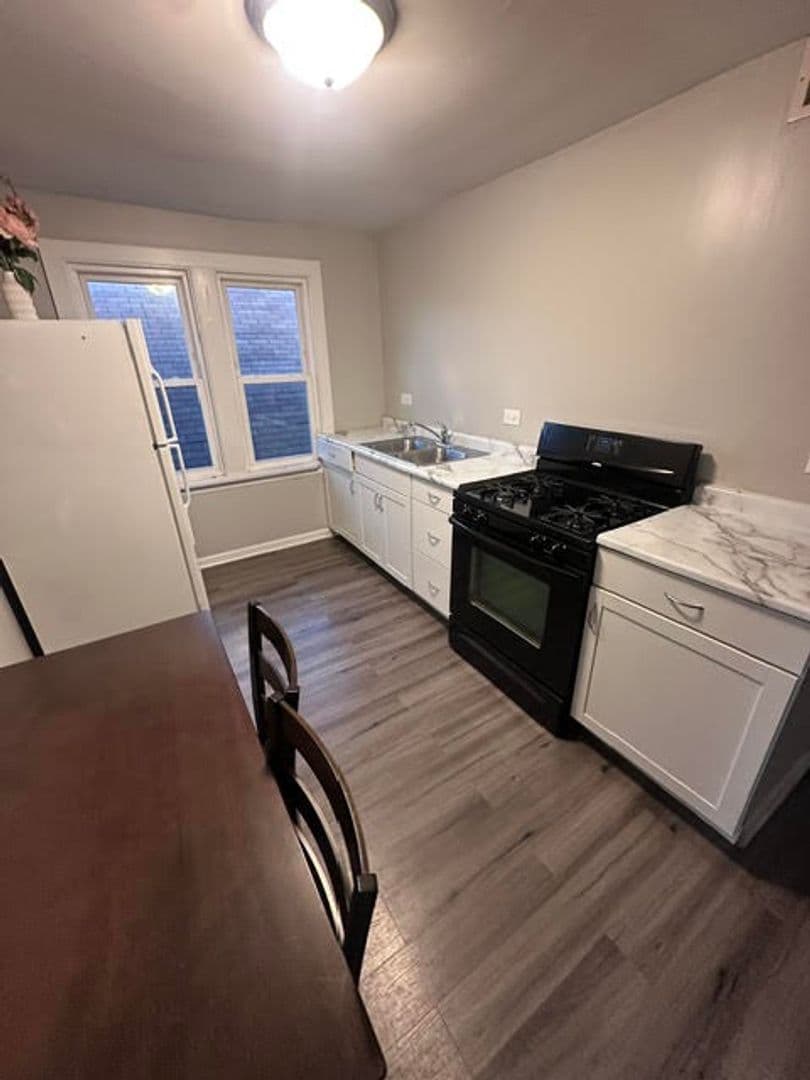 Chicago Apartment: 3128 W 54th St
