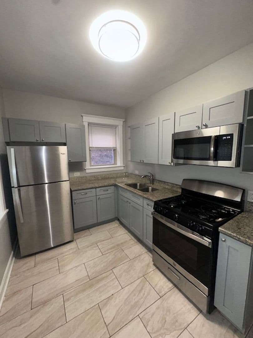 Chicago Apartment: 7432 S Rhodes Ave