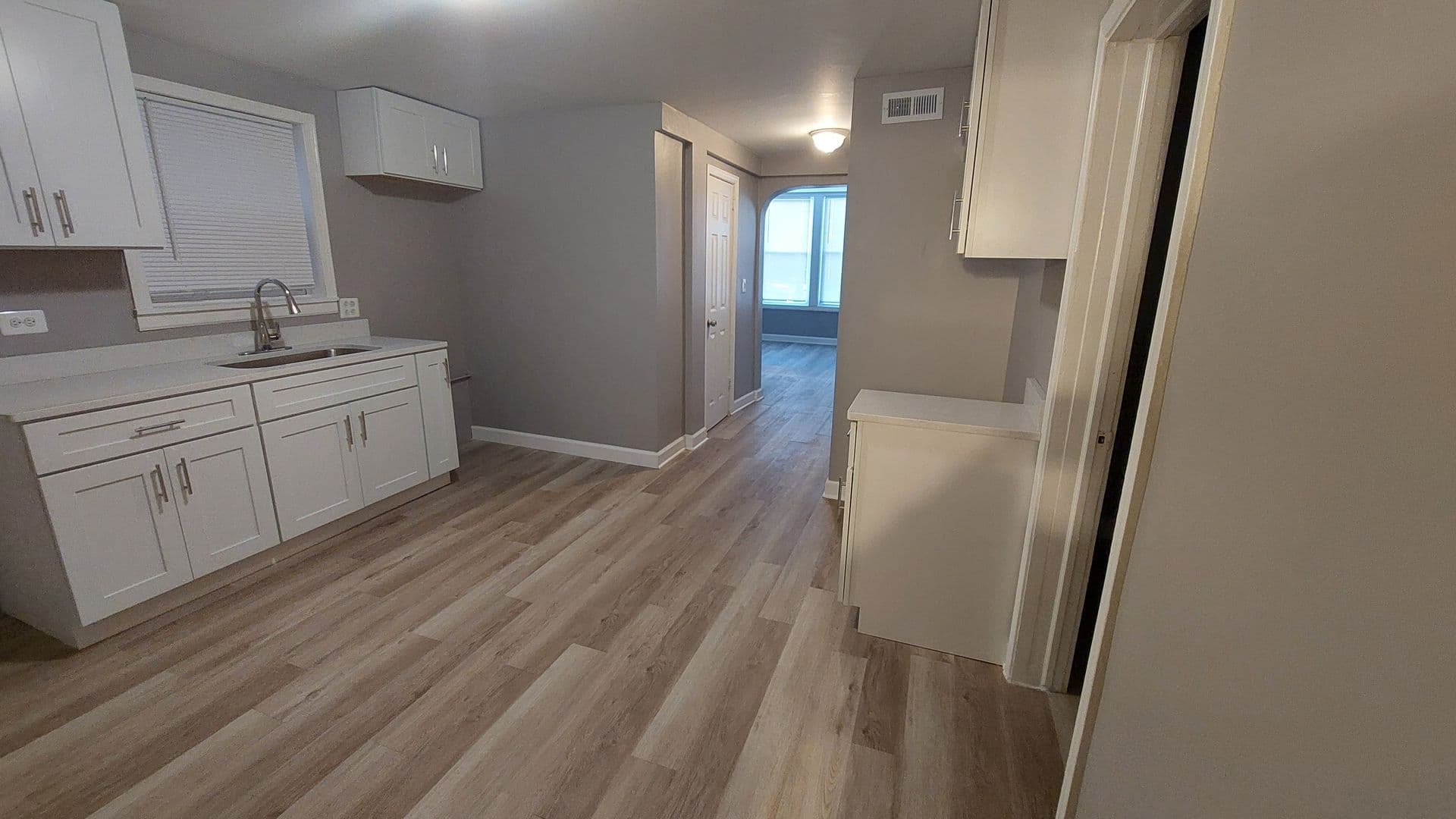 Chicago Apartment: 4817 s Laflin St