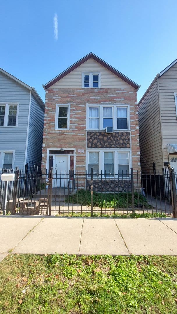 Chicago Apartment: 4817 s Laflin St