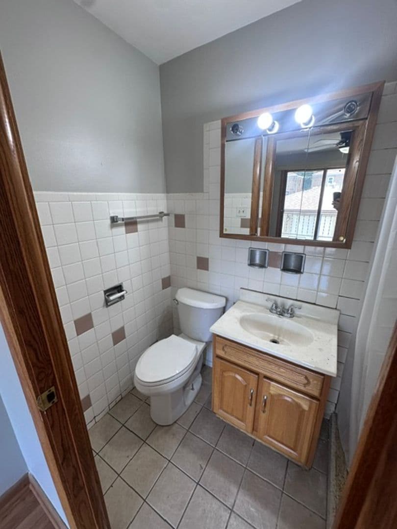 Chicago Apartment: 6045 S Keating Ave