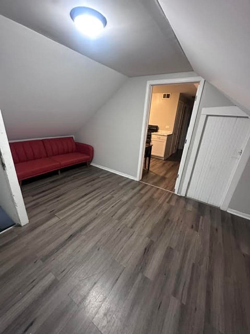 Chicago Apartment: 3128 W 54th St