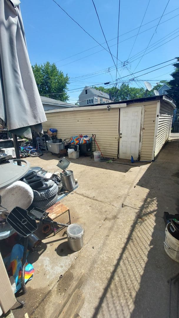 Chicago Apartment: 4817 s Laflin St