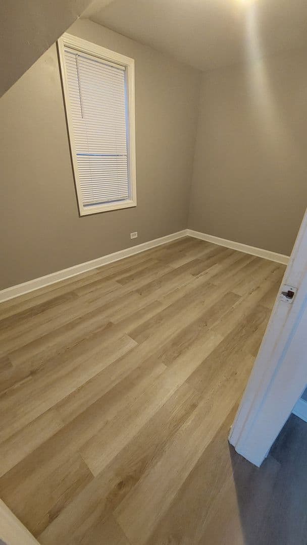 Chicago Apartment: 4817 s Laflin St