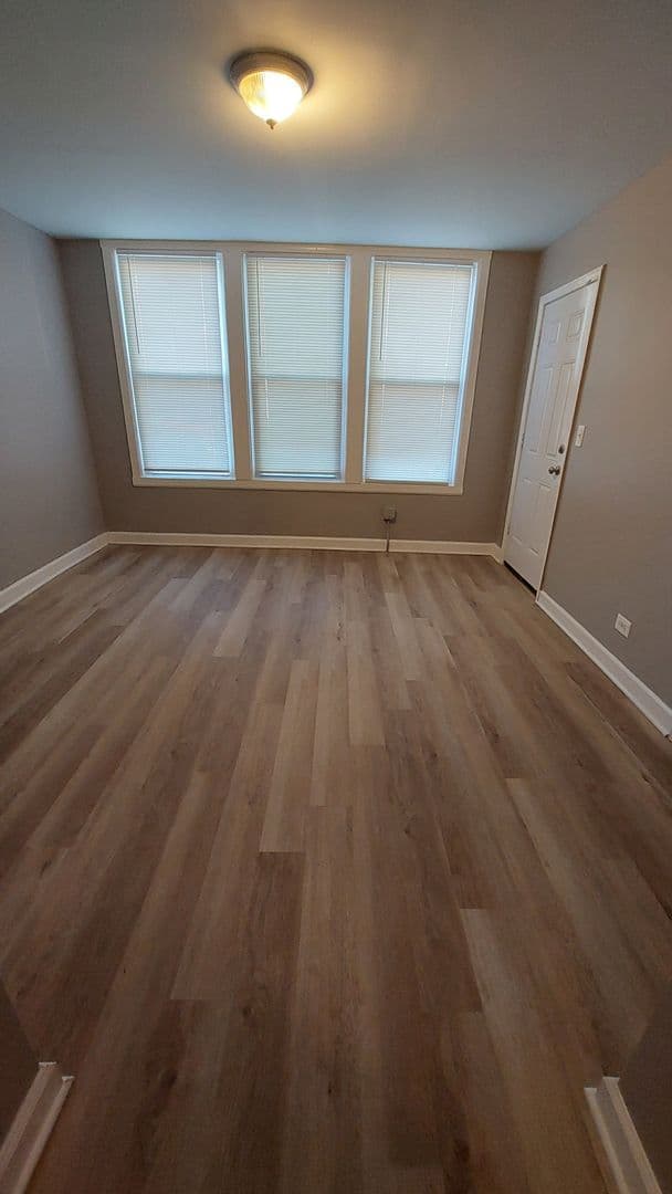 Chicago Apartment: 4817 s Laflin St
