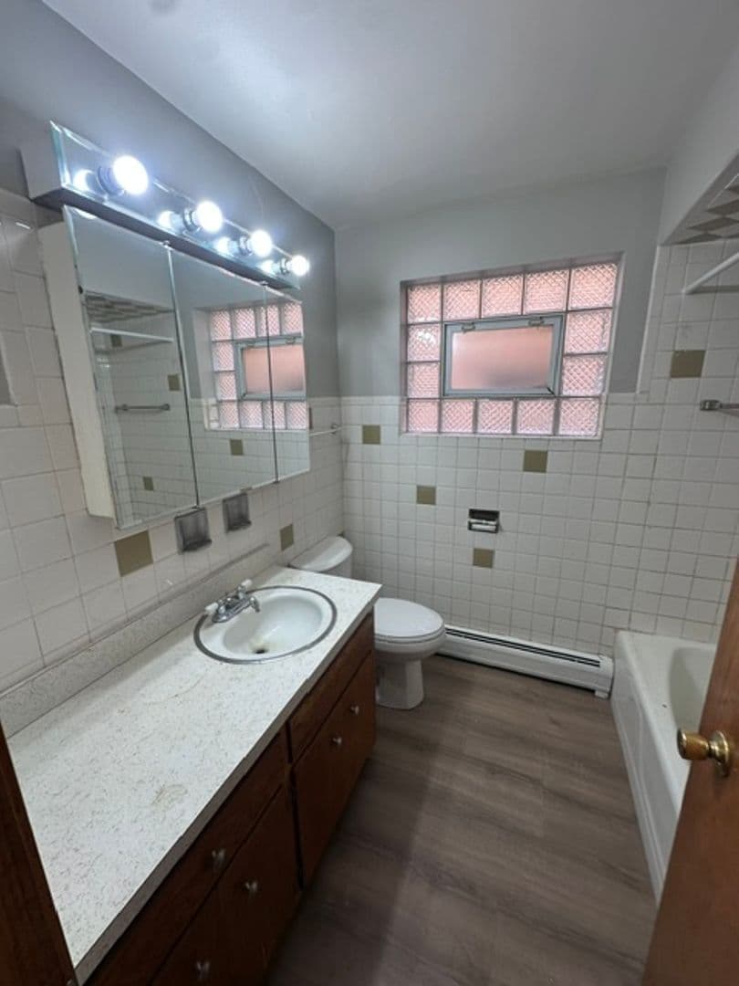 Chicago Apartment: 6045 S Keating Ave