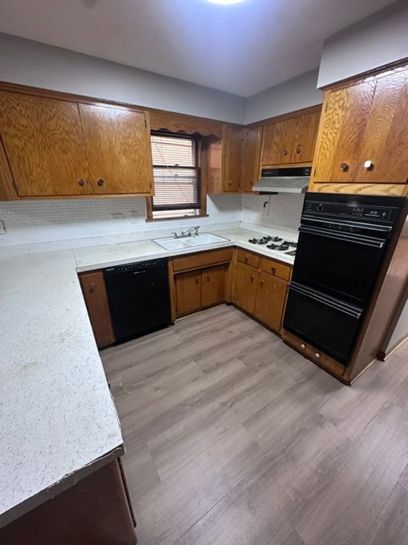 Chicago Apartment: 6045 S Keating Ave