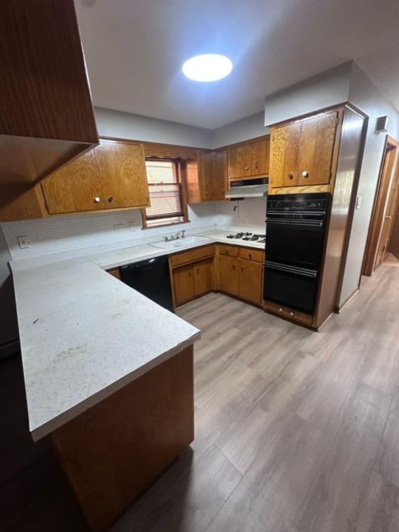 Chicago Apartment: 6045 S Keating Ave