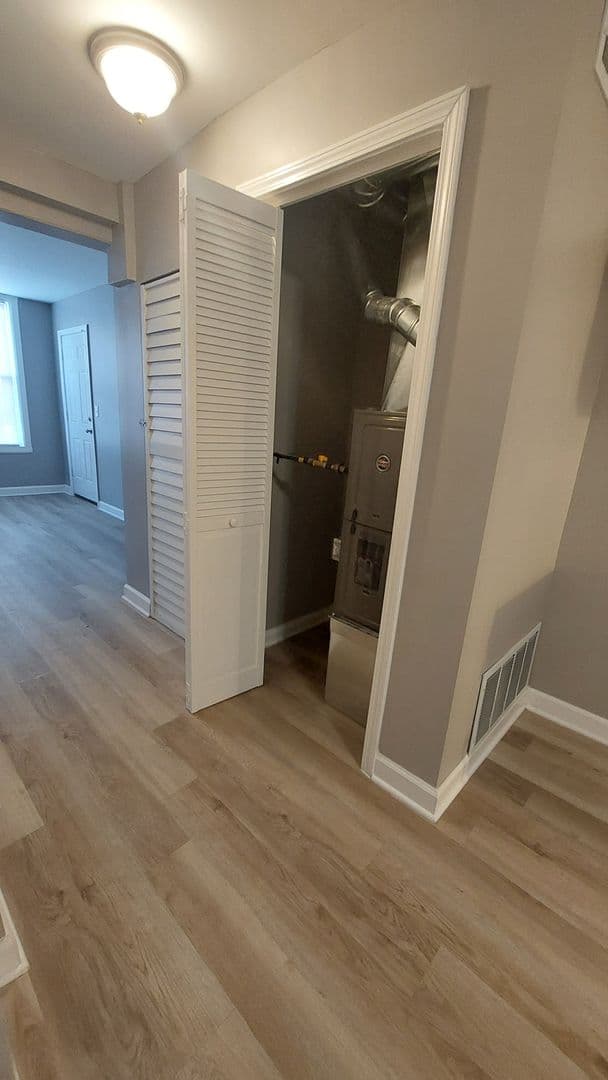 Chicago Apartment: 4817 s Laflin St